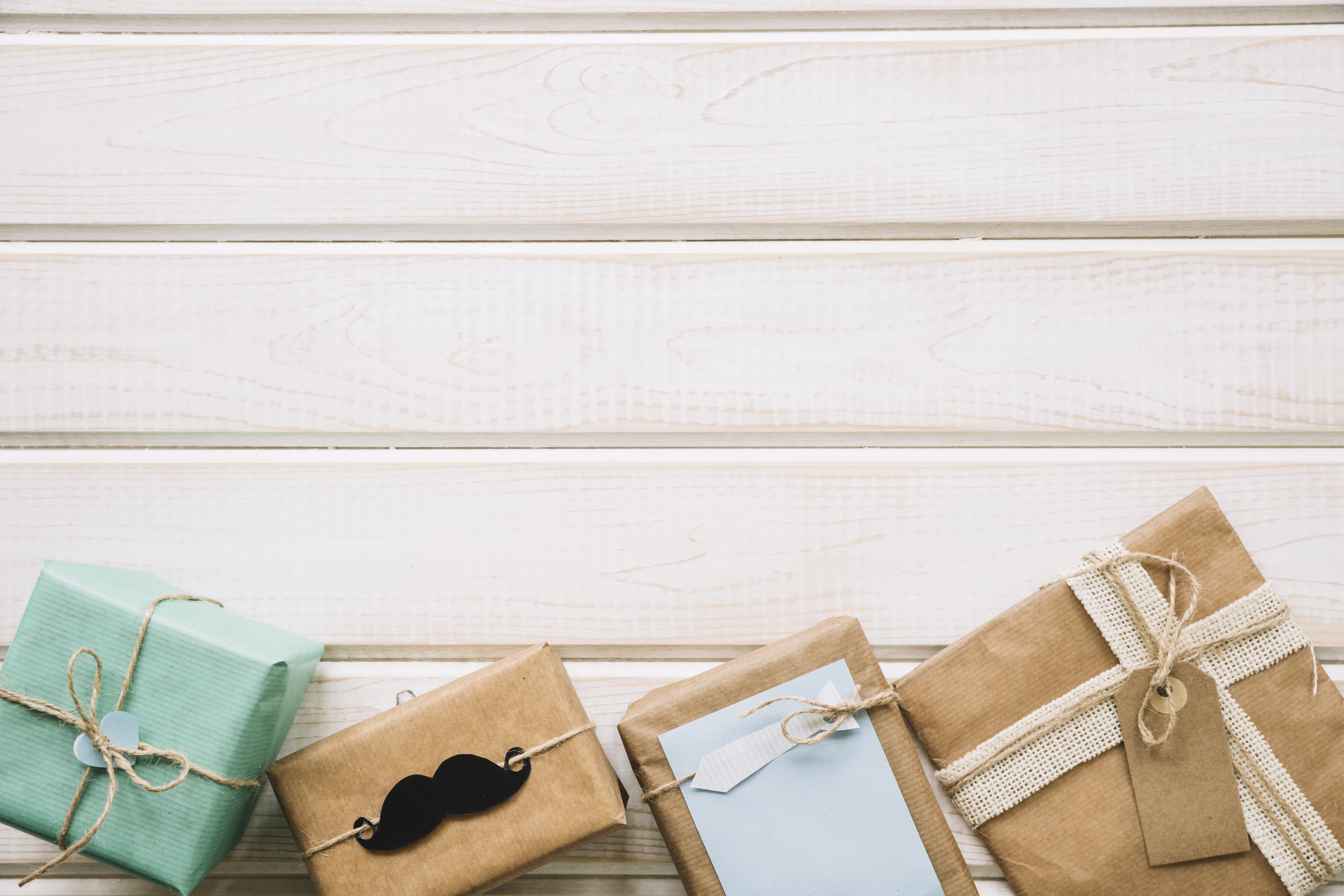 Почему антиквариат — лучший подарок на 23 Февраля для деловых мужчин