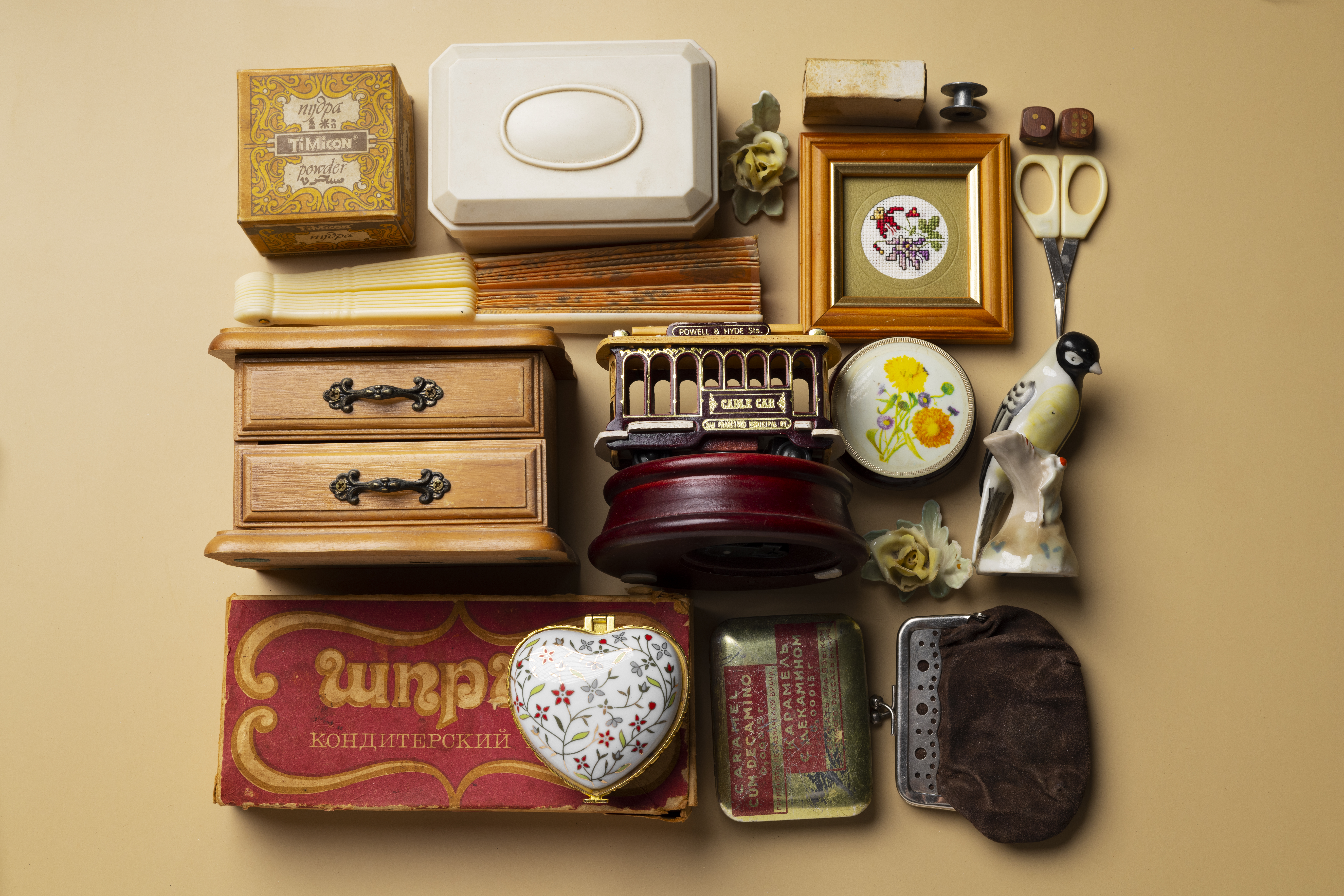 Антикварные подарки: Тренд, который никогда не устареет