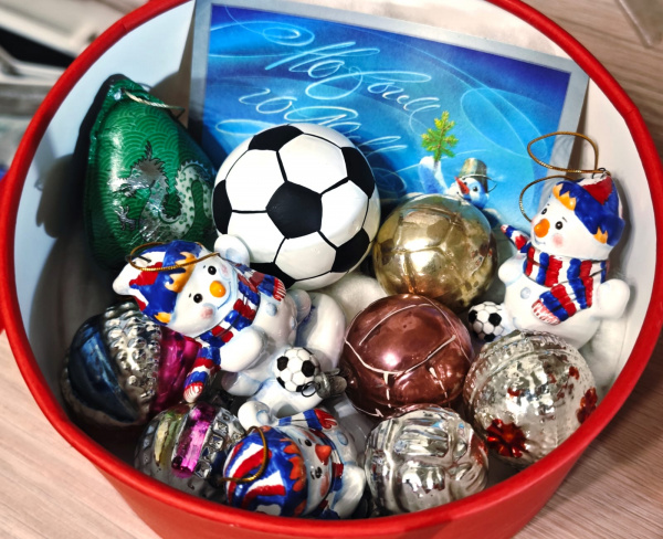 советские новогодние игрушки "футбол"