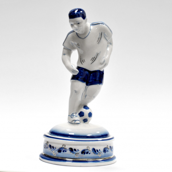 футболист. фарфоровая статуэтка, гжель