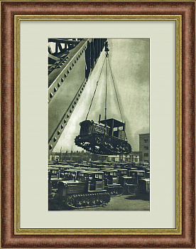 Погрузка тракторов на Сталинградском тракторном заводе