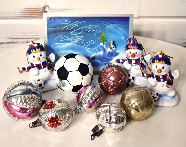 Советские новогодние игрушки "Футбол"
