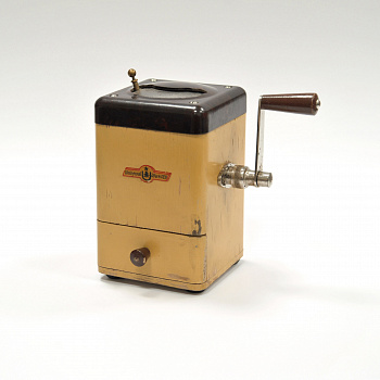 Старинная ручная кофемолка