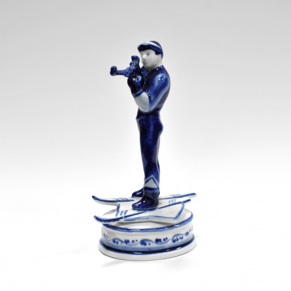 Биатлонист. Фарфоровая статуэтка, Гжель