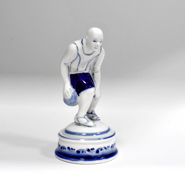 Баскетболист. Фарфоровая статуэтка, Гжель