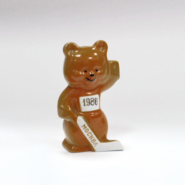 Мишка-хоккеист. Чемпионат мира по хоккею 1986 года, фарфоровая статуэтка