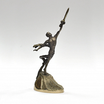 К звездам. Советская космонавтика, старинная статуэтка